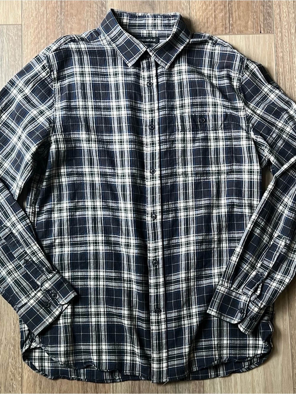 Banana Republic Navy and White Plaid Casual Button-Down Shirt men’s large
